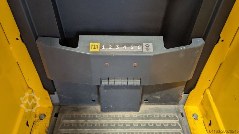 Palešu ratiņi Jungheinrich ERE 120 feste Standplattform