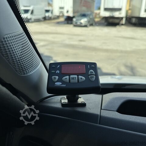 Zatvoren kombi Iveco Daily 35c180