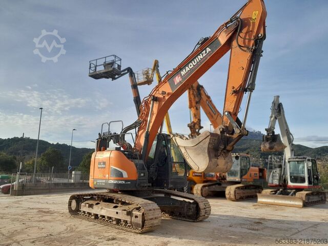 Excavadora sobre orugas Doosan DX235LCR