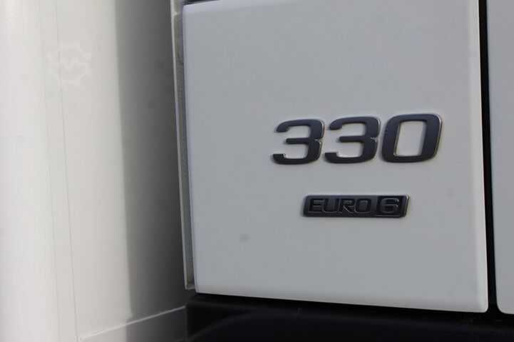 ボックス型トラック Volvo FM 330 E6  Koffer 7,8m  Klima  LBW  Liftachse