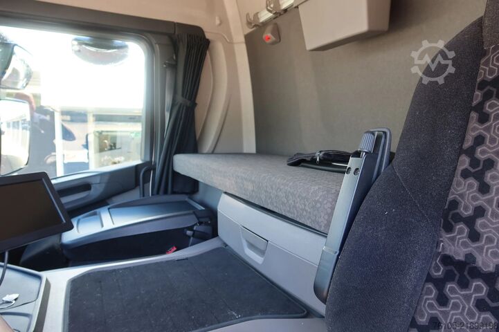 Kovček Scania P320 Bak+ Dhollandia klep 2.000 kg Slaapcabine