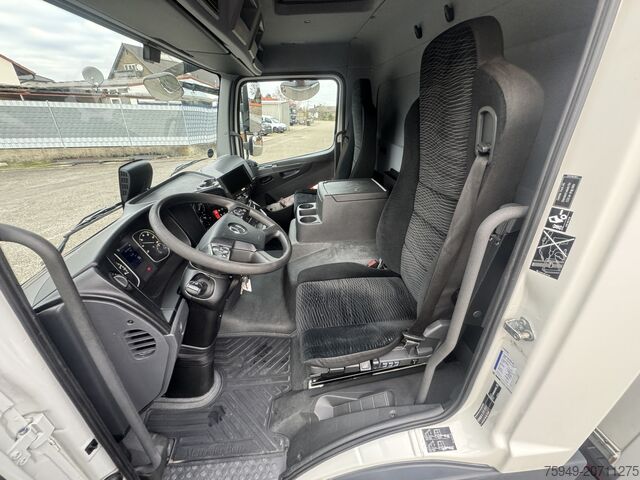 Atego 818 umpikoriauto 6,15 m, takalaitanostin 1,5 t, automaattivaihteisto. Mercedes-Benz Atego 818 Koffer 6,15m LBW 1,5to. Autom.