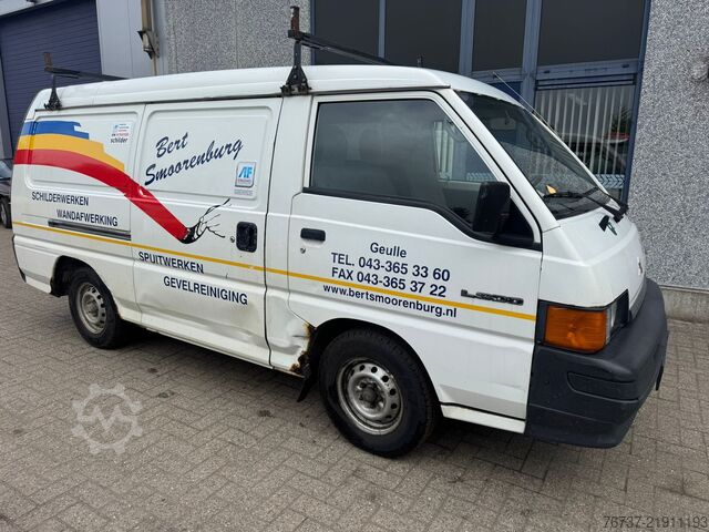 Furgoneta Mitsubishi L 300 **LONG CHASSIS-2X SLIDINGDOOR**