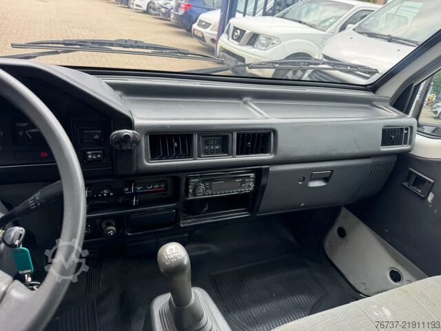 Furgoneta Mitsubishi L 300 **LONG CHASSIS-2X SLIDINGDOOR**