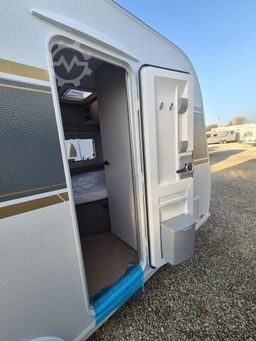 Caravana BÜRSTNER B66 480 TK 1.700 kg / Dusch-Paket