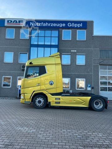 Standardowy ciągnik siodłowy DAF XG 530 4x2