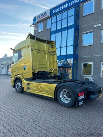 Standardowy ciągnik siodłowy DAF XG 530 4x2
