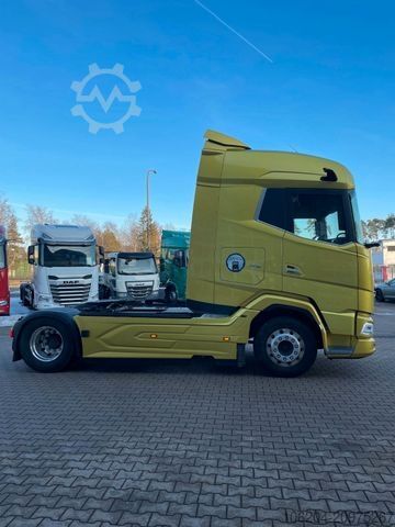 Standardowy ciągnik siodłowy DAF XG 530 4x2