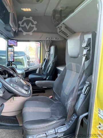 Standardowy ciągnik siodłowy DAF XG 530 4x2