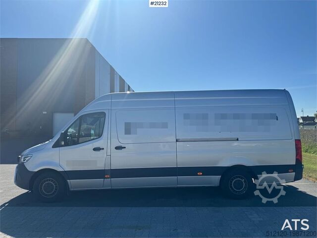 รถสเตชั่นแวกอนหลังคาสูง Mercedes-Benz Sprinter van. Approved until 05.2026.
