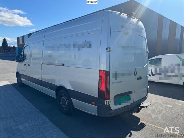 รถสเตชั่นแวกอนหลังคาสูง Mercedes-Benz Sprinter van. Approved until 05.2026.