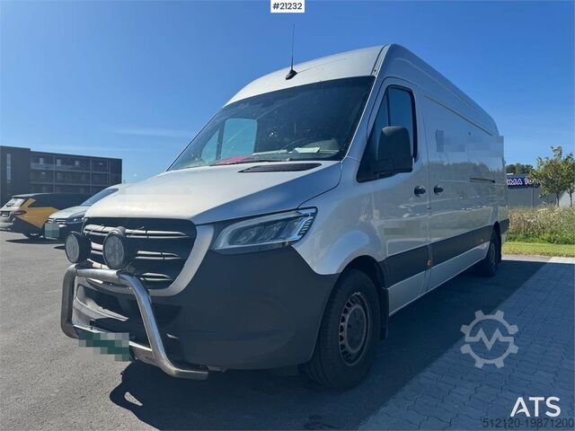 รถสเตชั่นแวกอนหลังคาสูง Mercedes-Benz Sprinter van. Approved until 05.2026.