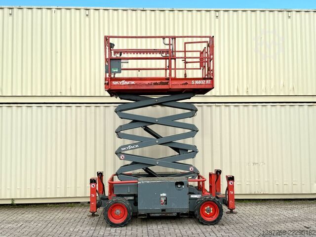 Darbo platforma Skyjack SJ6832RT 4x4 Diesel, 11.8 Meter, 1.356 H