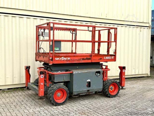 Darbo platforma Skyjack SJ6832RT 4x4 Diesel, 11.8 Meter, 1.356 H
