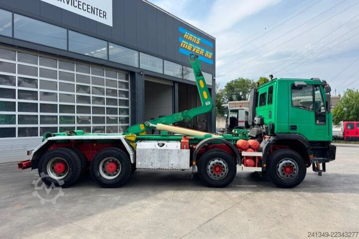 Truk container hook arm (roll-off) IVECO Trakker 440 8x4 UT