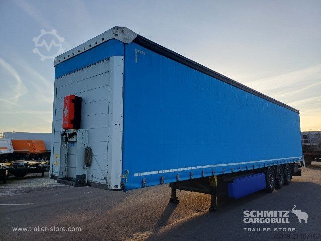 Trailer semi terbuka dengan terpal Schmitz Cargobull Curtainsider Standard Getränke