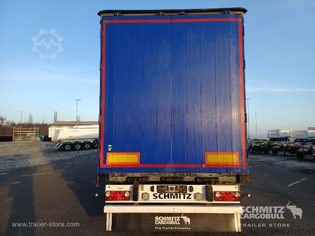 Trailer semi terbuka dengan terpal Schmitz Cargobull Curtainsider Standard Getränke