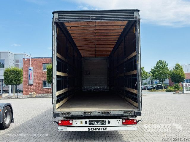 Auflieger mit Pritsche & Plane Schmitz Cargobull Curtainsider Mega Getränke