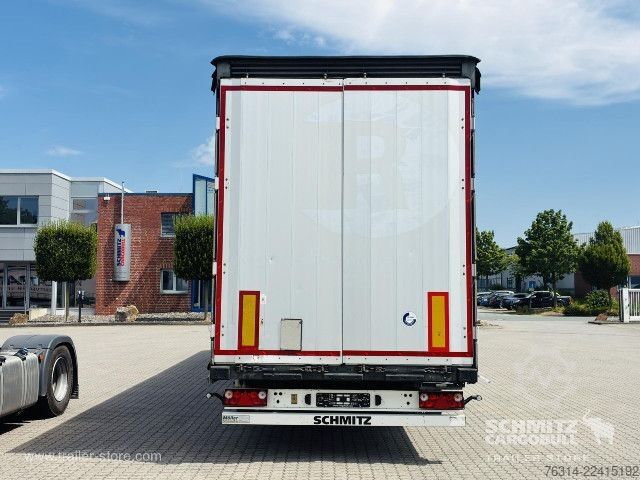 Auflieger mit Pritsche & Plane Schmitz Cargobull Curtainsider Mega Getränke