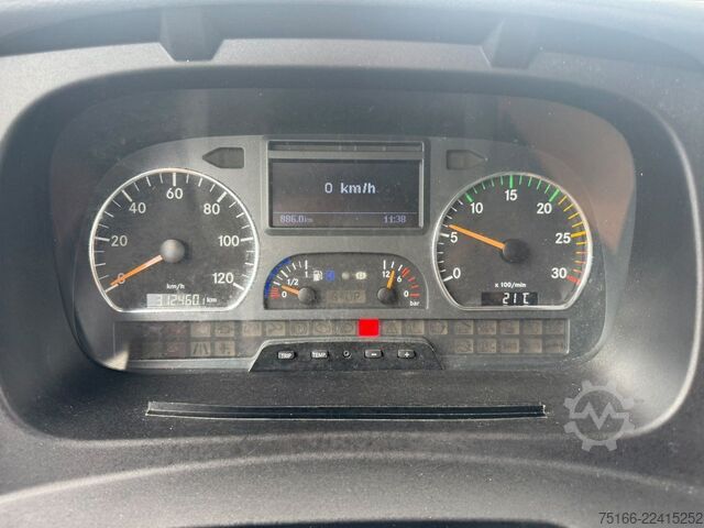 Vrachtwagen met bakwagen MERCEDES-BENZ ATEGO 816 Koffer 6,10 m LBW 1 to. *3 Sitze
