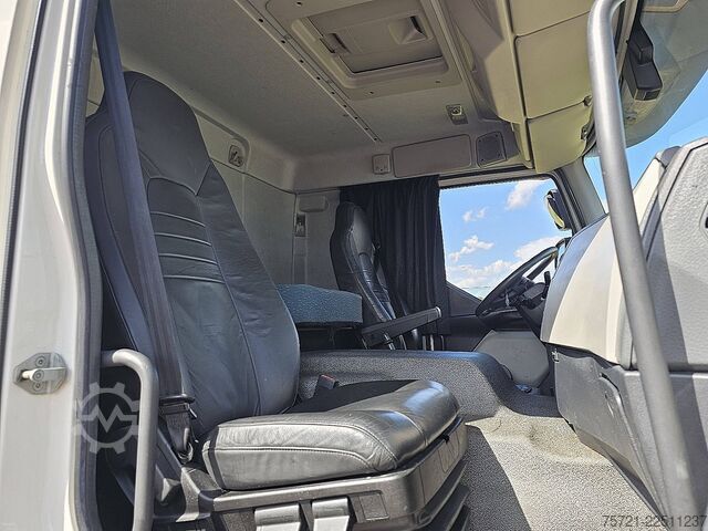 Mala VOLVO FE 280.18 2T LIFT BOX 5.52 M