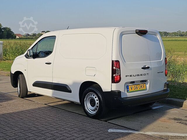 Matkalaukku PEUGEOT PARTNER 1.5 Facelift Navi 3-Zit