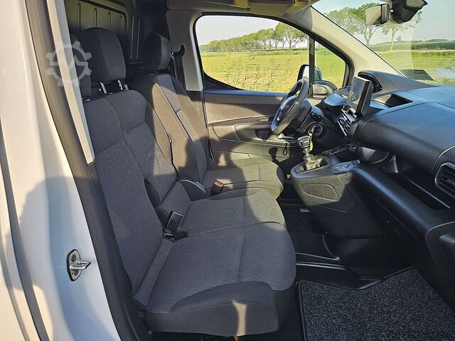 Matkalaukku PEUGEOT PARTNER 1.5 Facelift Navi 3-Zit