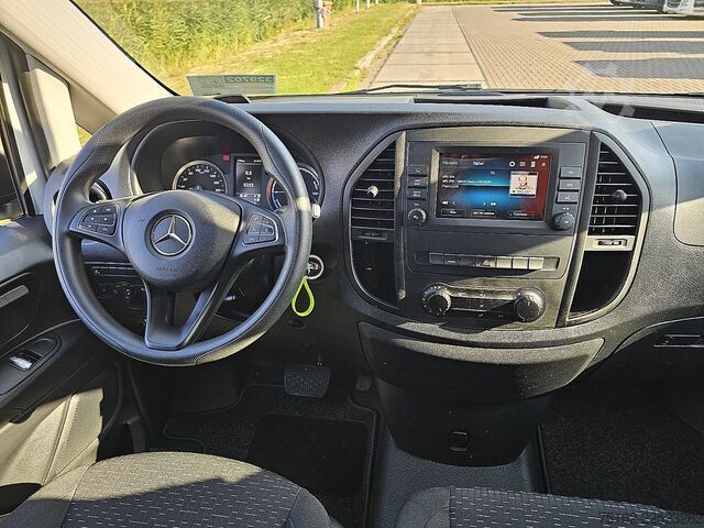 Stationvogn med højt tag MERCEDES-BENZ EVITO L2 280KM WLTP 60kWh!