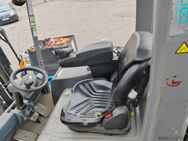 Elektrický – 4 kolesá Jungheinrich EFG320 no battery  paket  2 stuck !!!!)