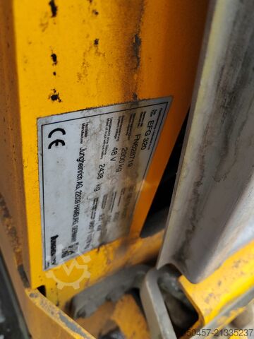 Elektrický – 4 kolesá Jungheinrich EFG320 no battery  paket  2 stuck !!!!)