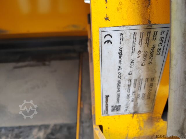 Elektrický – 4 kolesá Jungheinrich EFG320 no battery  paket  2 stuck !!!!)