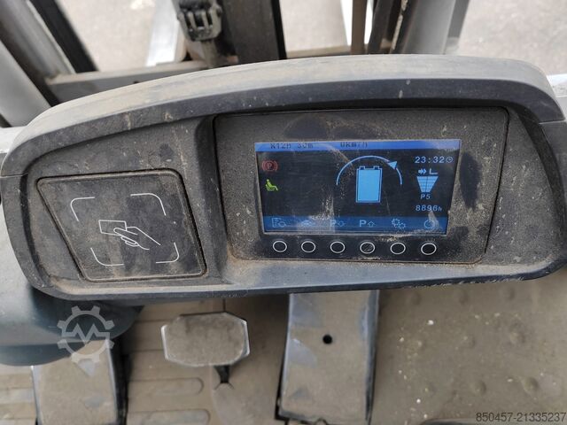 Elektrický – 4 kolesá Jungheinrich EFG320 no battery  paket  2 stuck !!!!)