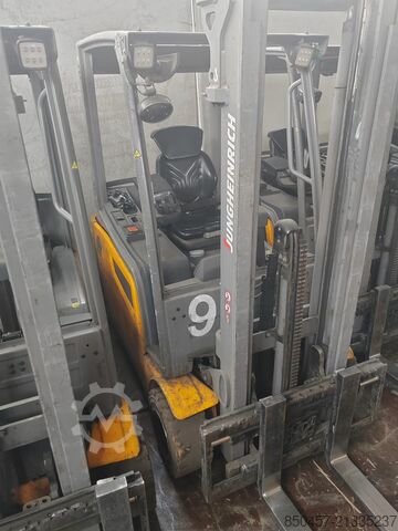 Elektrický – 4 kolesá Jungheinrich EFG320 no battery  paket  2 stuck !!!!)