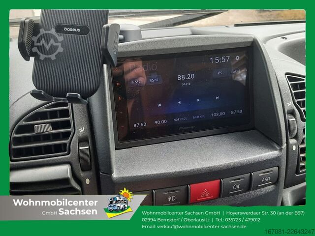Semi-integrated camper LMC Liberty 690
