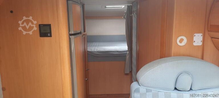Semi-integrated camper LMC Liberty 690