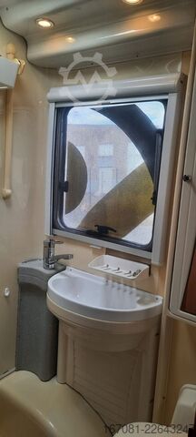 Semi-integrated camper LMC Liberty 690