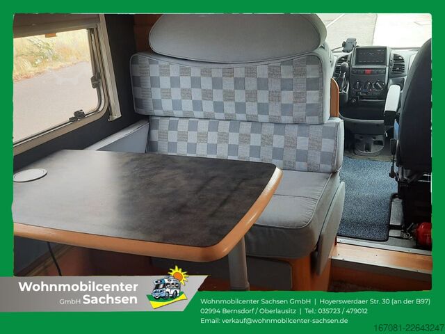 Semi-integrated camper LMC Liberty 690