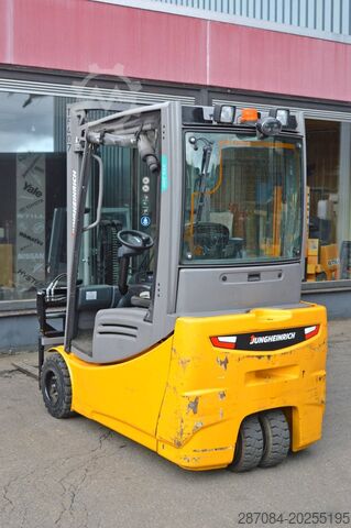 Chariot élévateur à 3 roues Jungheinrich EFG 220