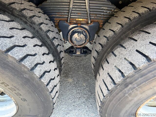 Truk pengaduk beton Iveco TRAKKER 450