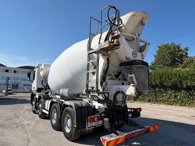 Miešačka betónu na podvozku Mercedes-Benz Arocs 4145