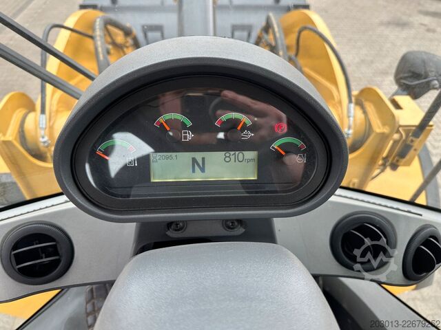 Колісний навантажувач CATERPILLAR 930M Radlader mit Schaufel 2.090 BTH