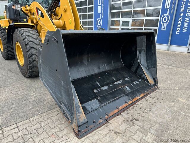 Колісний навантажувач CATERPILLAR 930M Radlader mit Schaufel 2.090 BTH