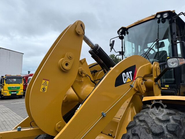 Колісний навантажувач CATERPILLAR 930M Radlader mit Schaufel 2.090 BTH