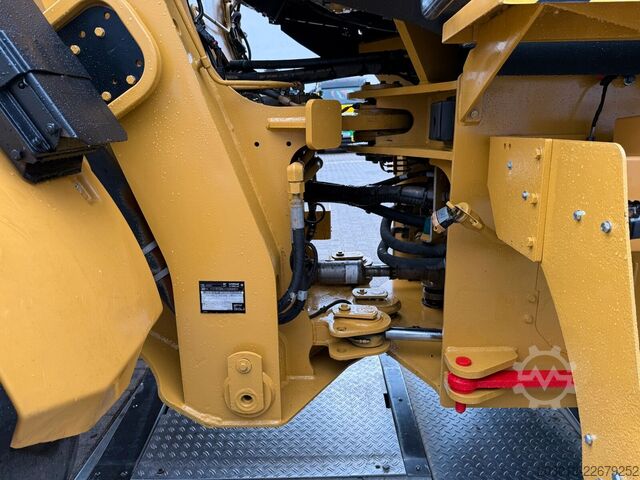 Колісний навантажувач CATERPILLAR 930M Radlader mit Schaufel 2.090 BTH