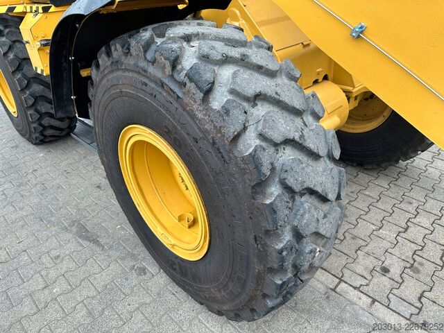 Колісний навантажувач CATERPILLAR 930M Radlader mit Schaufel 2.090 BTH