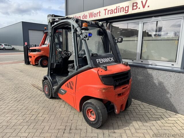 Linde H25T-02 Triplex 550 voľný zdvih, bočný posuv, 4. funkcia, 2015, 9100 motohodín, LPG LINDE H25T-02 Triplo 550 freelift sideshift 4e functie 2015 9100uur LPG