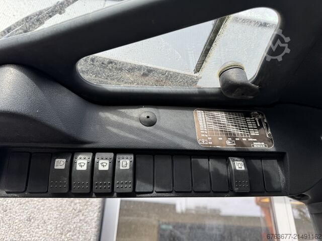 Linde H25T-02 Triplex 550 voľný zdvih, bočný posuv, 4. funkcia, 2015, 9100 motohodín, LPG LINDE H25T-02 Triplo 550 freelift sideshift 4e functie 2015 9100uur LPG