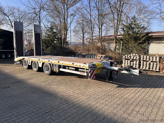 Trailer gandeng low loader Möslein TT 34 Zugrohr Gerade  34 t GG Tridem- Tieflader 3 Achs, gelenktNeufahrzeug