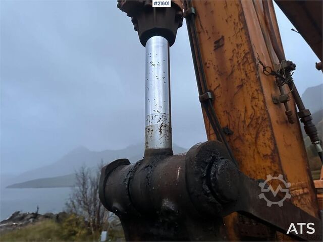 Escavadora de lagartas Hyundai Robex 210LC- 3H excavator w/ 5 buckets. Replaced t
