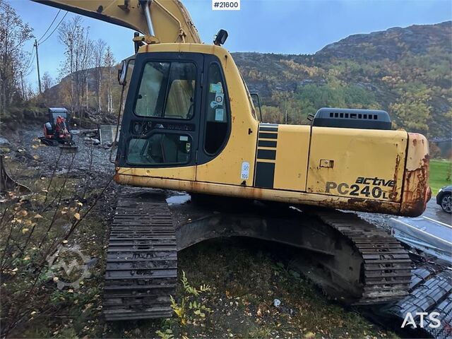 Bager za puzanje Komatsu PC240LC excavator. WATCH VIDEO.